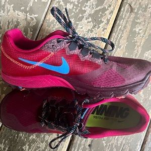 Womens Nike running shoe